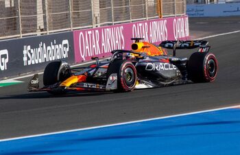 Verstappen por delante de Alonso en el segundo libre de Yeda