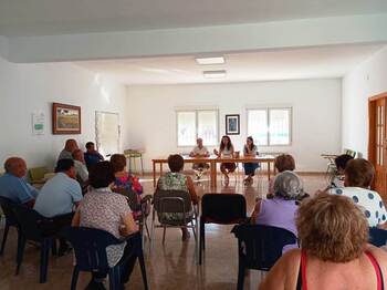 Charla sobre pensiones en Arenales de San Gregorio