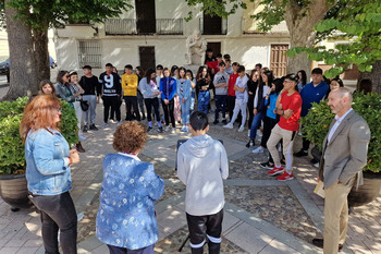 Estudiantes homenajean a Cervantes en Argamasilla de Alba
