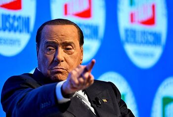 Berlusconi, absuelto de sobornar a testigos de sus fiestas