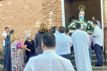 Veredas acompaña a la Virgen del Pilar en su festividad