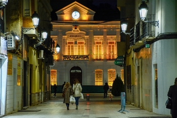 El Ayuntamiento de Tomelloso se tiñó de naranja
