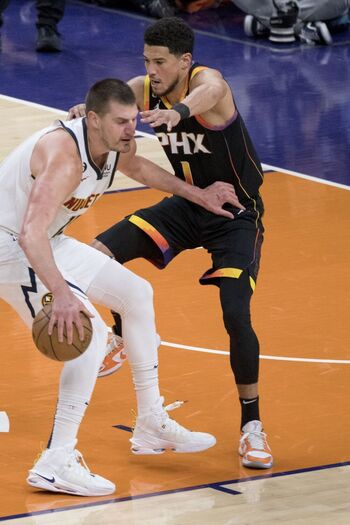 Los Nuggets despedazan a los Suns 