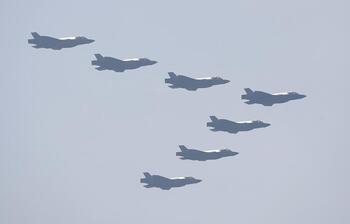 Seúl despliega cazas al detectar aviones chinos y rusos