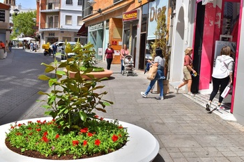 Las calles Aduana y Santísimo ya lucen nuevo mobiliario