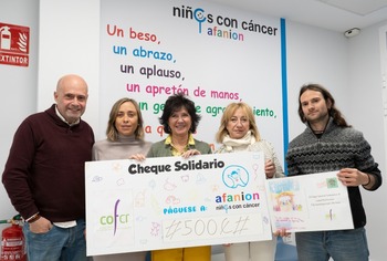 Los farmacéuticos de Ciudad Real entregan donativo a Afanion