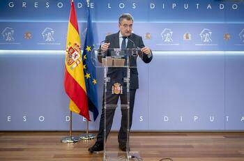 País Vasco y Navarra gestionarán el impuesto a la banca