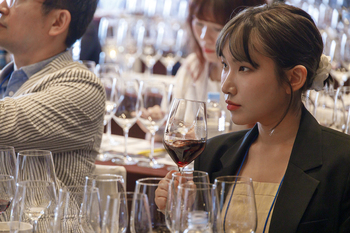 DO La Mancha promociona sus vinos en el país asiático