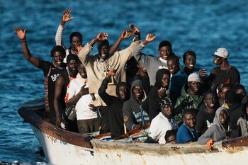 296 migrantes llegan en cayuco a Canarias