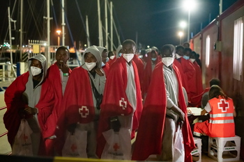 Rescatan a 65 migrantes a bordo de una lancha en Fuerteventura