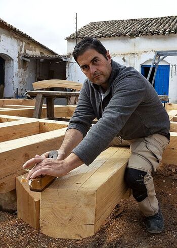 «No hay que perder la tradición de la carpintería artesanal
