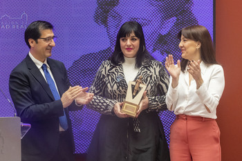 Activista feminista Amelia Tiganus, premiada por la Diputación