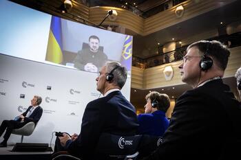 Stoltenberg defiende una aproximación agresiva en Ucrania