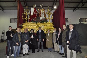 La hermandad de Pilatos entrega una medalla a la Diputación