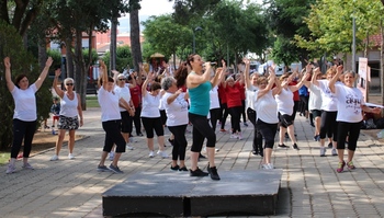 El Centro de Mayores de La Solana ofrece un taller de gimnasia