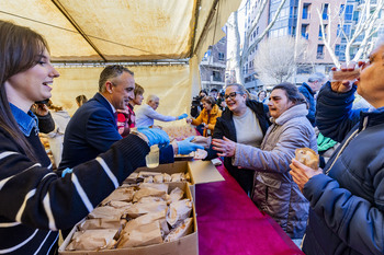 Cientos de personas cumplen con el tradicional Día del Chorizo