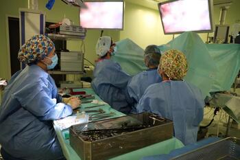 El Sescam implanta la cirugía mínimamente invasiva de útero