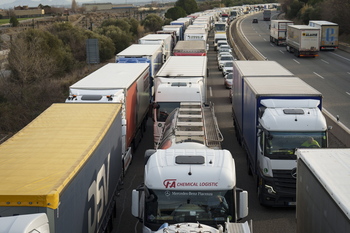500 transportistas afectados por protestas en Francia