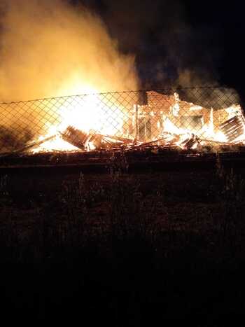 Un incendio reduce a cenizas un chalet de madera en Pozuelo