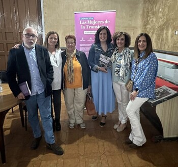 Del Valle presenta en Calzada 'La Transición en Femenino'