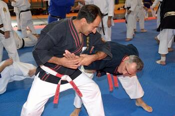 Shotokan organiza un curso de defensa personal de alto nivel