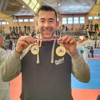 Ángel Jiménez, campeón regional de kata y kumite