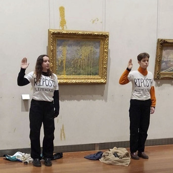Activistas lanzan sopa contra un cuadro de Monet en Lyon