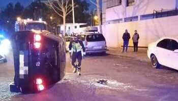 Una conductora ebria vuelca su vehículo en Alfonso Eanes
