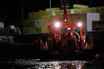 Rescatan cuatro pateras con 211 inmigrantes cerca de Canarias