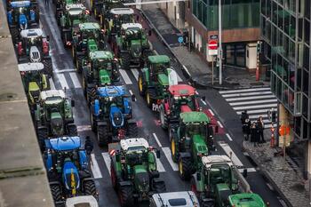 Más de 900 tractores bloquean Bruselas