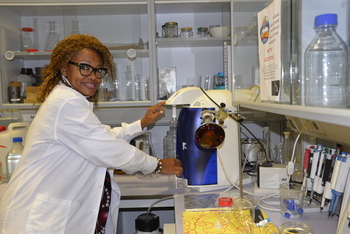 La UCLM acoge a una de las científicas de Mujeres por África
